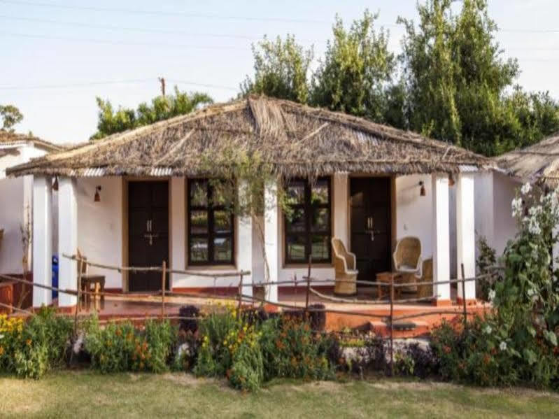 Saagasa Ratan Villas Ābu Exteriör bild