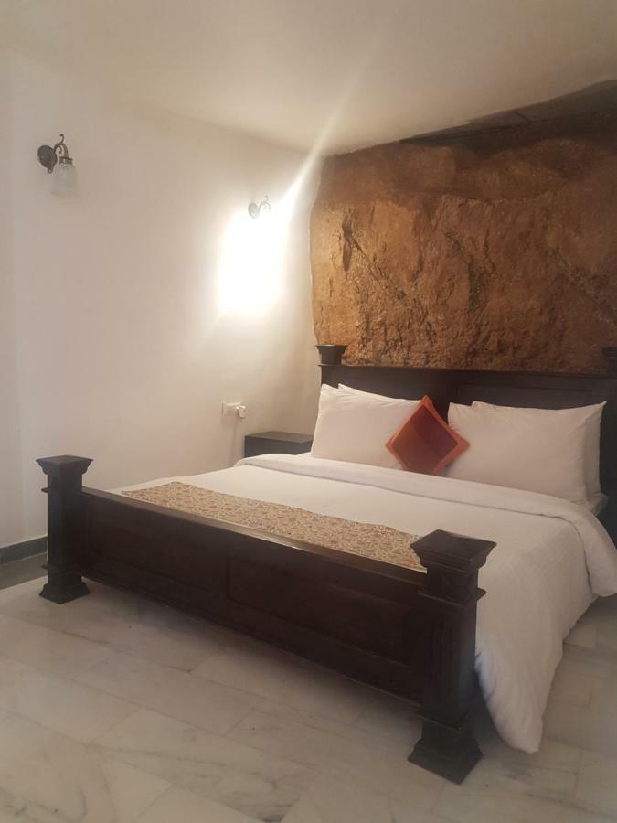 Saagasa Ratan Villas Ābu Exteriör bild
